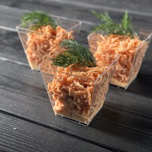Morkų salotos su česnaku (indeliuose)
