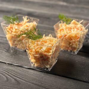 Kopūstų salotos (indeliuose)