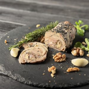 Vištienos vyniotinis su graikiniais riešutais